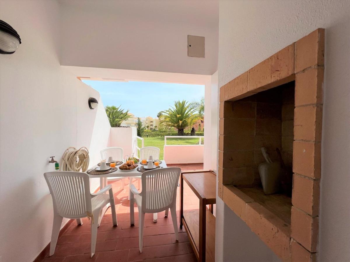 Apartmán Vilamoura Typical 1 With Pool By Homing Exteriér fotografie